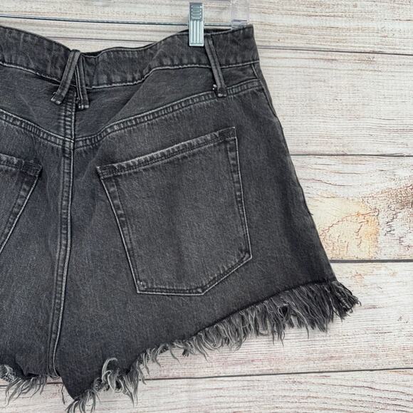 Good American Good 90s Long Fray Hem Shorts Women's Size 8/29 Black/Gray - Picture 4 of 12